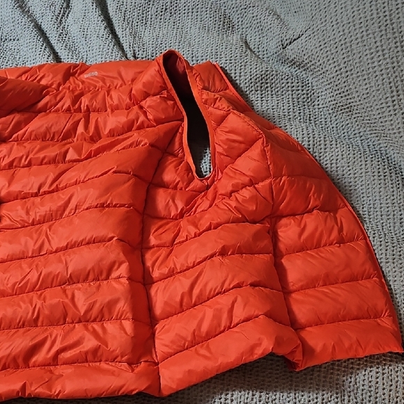 Eddie Bauer EB650 Women’s Orange Down Puffer Vest Size Large Lightweight Zip - Picture 13 of 15